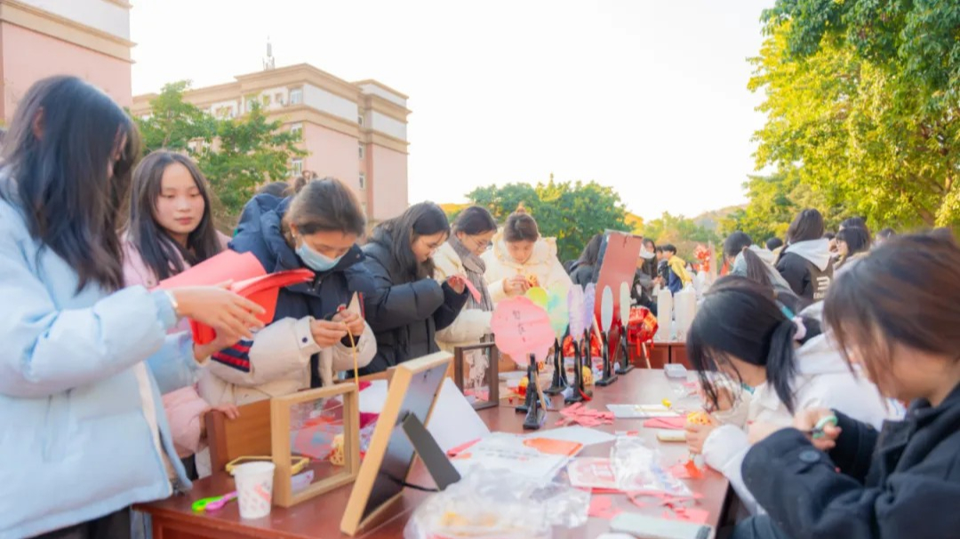温暖社区 幸福跨年 | 学校团委举办一站式学生社区新春主题活动